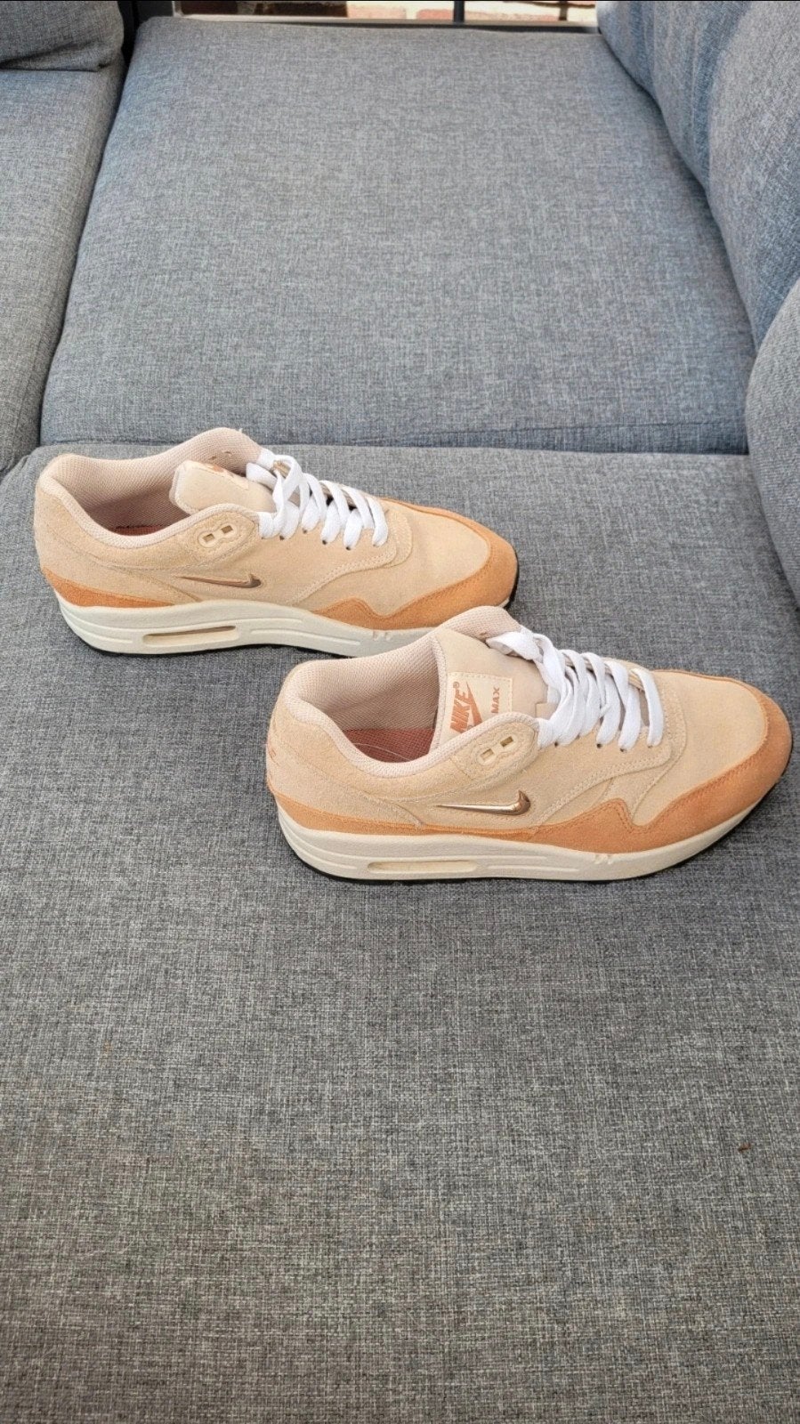 Nike Air Max 1 Jewel Guava Ice Maat 37.5, Beige, Nike, Ophalen of Verzenden, Sneakers of Gympen