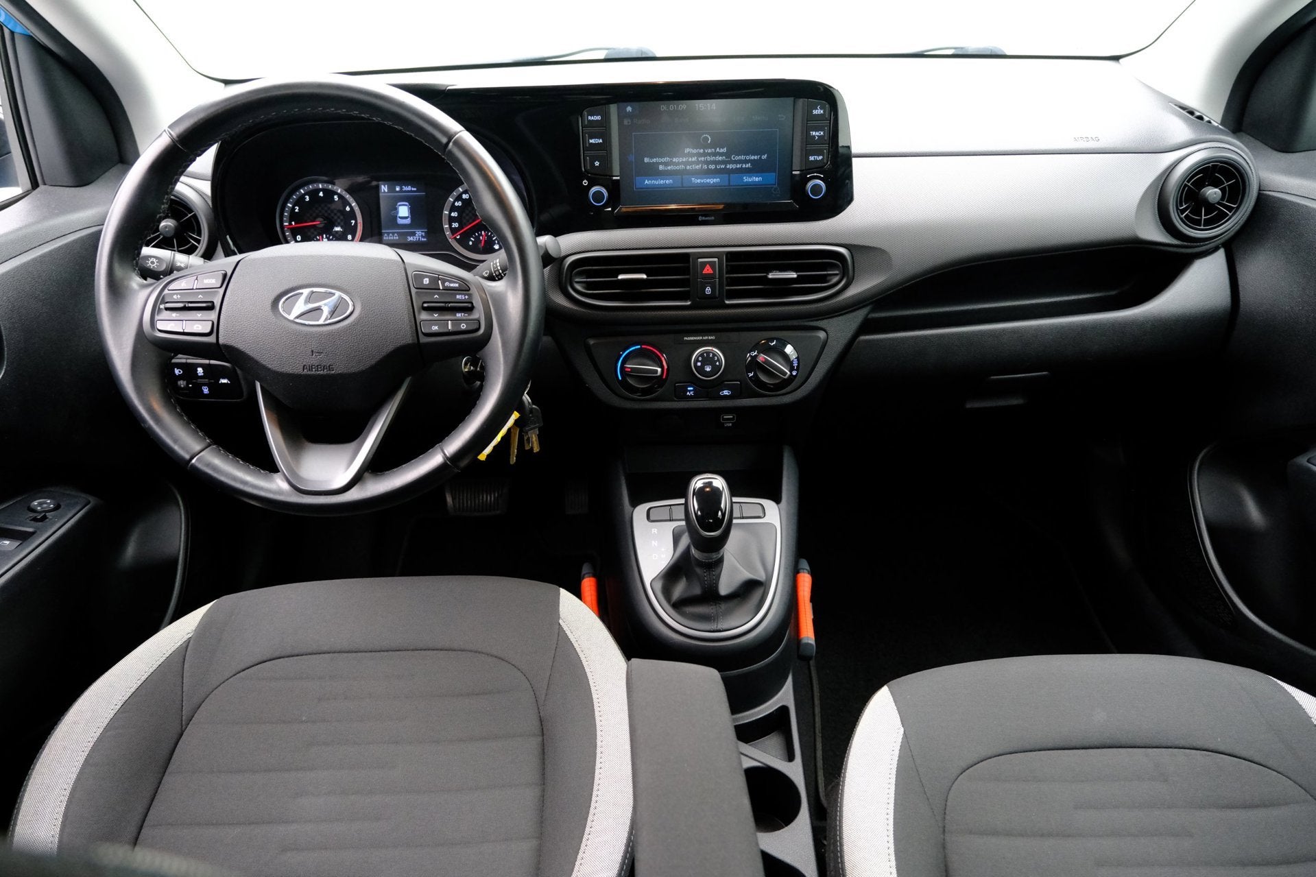 Foto 6 van Hyundai I10 1.0 Comfort Aut. 5-zits|Two-Tone|Airco|Trekhaak|