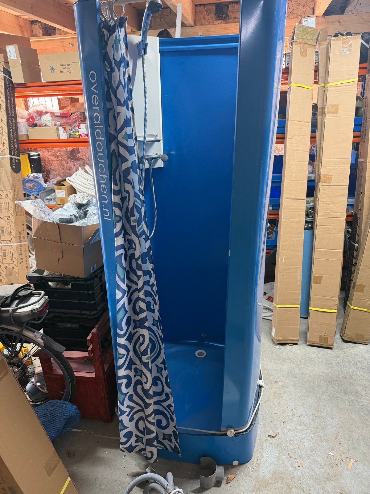 Nooddouche met afwatering pomp - Overal Douchen, Doe-het-zelf en Verbouw, Sanitair, Ophalen of Verzenden, Gebruikt, Douche