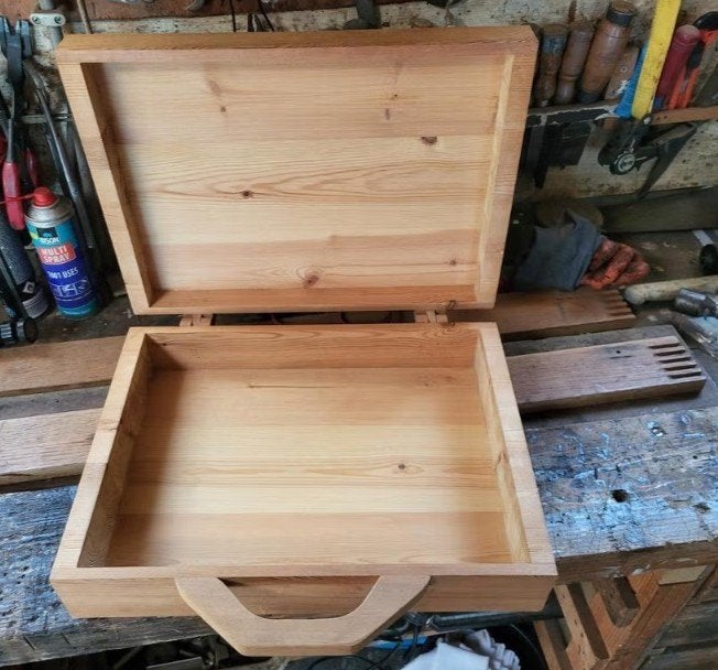 geheel Houten koffer eventueel Unieke set van 2 identieke, Overige materialen, Nieuw, Minder dan 50 cm, Ophalen of Verzenden