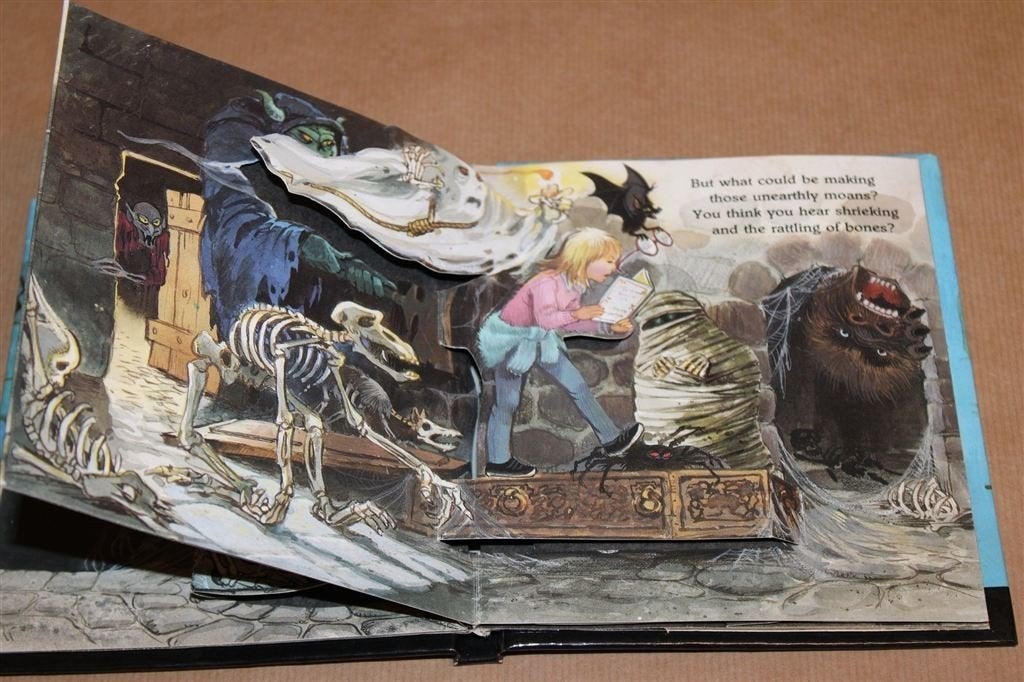 In the Deep Dark Dungeon — Pop-up Boek met Monsters, Ophalen of Verzenden, Gelezen