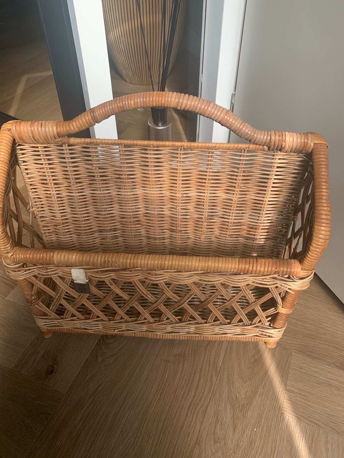 Riviera Maison rotan krantenbak, Ophalen, Natuurlijk materiaal, Zo goed als nieuw, Landelijk