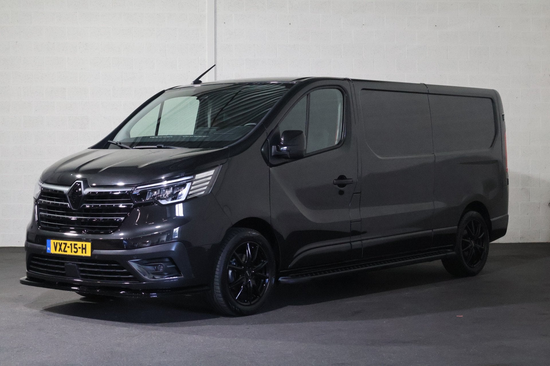 Renault Trafic 2.0 dCi 170pk L2 H1 Automaat Black Edition, Auto's, Stof, Gebruikt, Euro 6, 4 cilinders