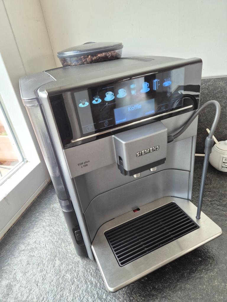 Siemens EQ6 plus S100, Witgoed en Apparatuur, Ophalen, Zo goed als nieuw, Koffiemachine