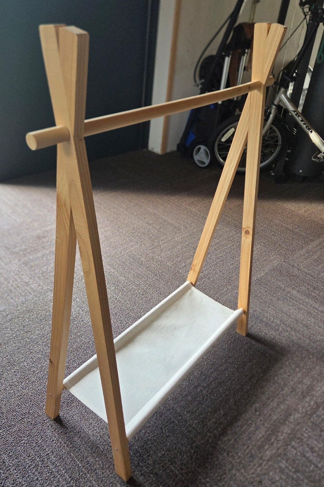 Houten kledingrek met stoffen plank, Ophalen, Minder dan 75 cm, Zo goed als nieuw, Minder dan 50 cm