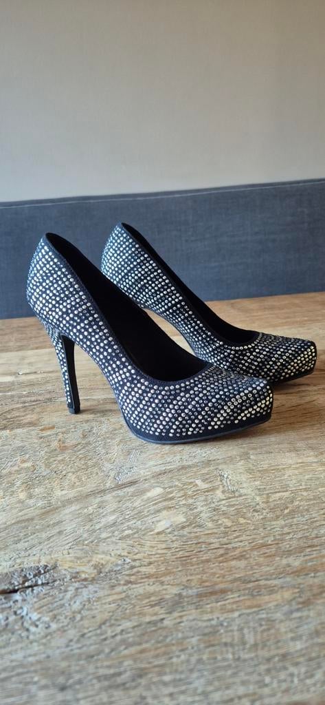 Graceland, zwarte studs pumps, naaldhak, maat 39. Nieuw!, Kleding | Dames, Schoenen, Ophalen of Verzenden, Nieuw, Zwart
