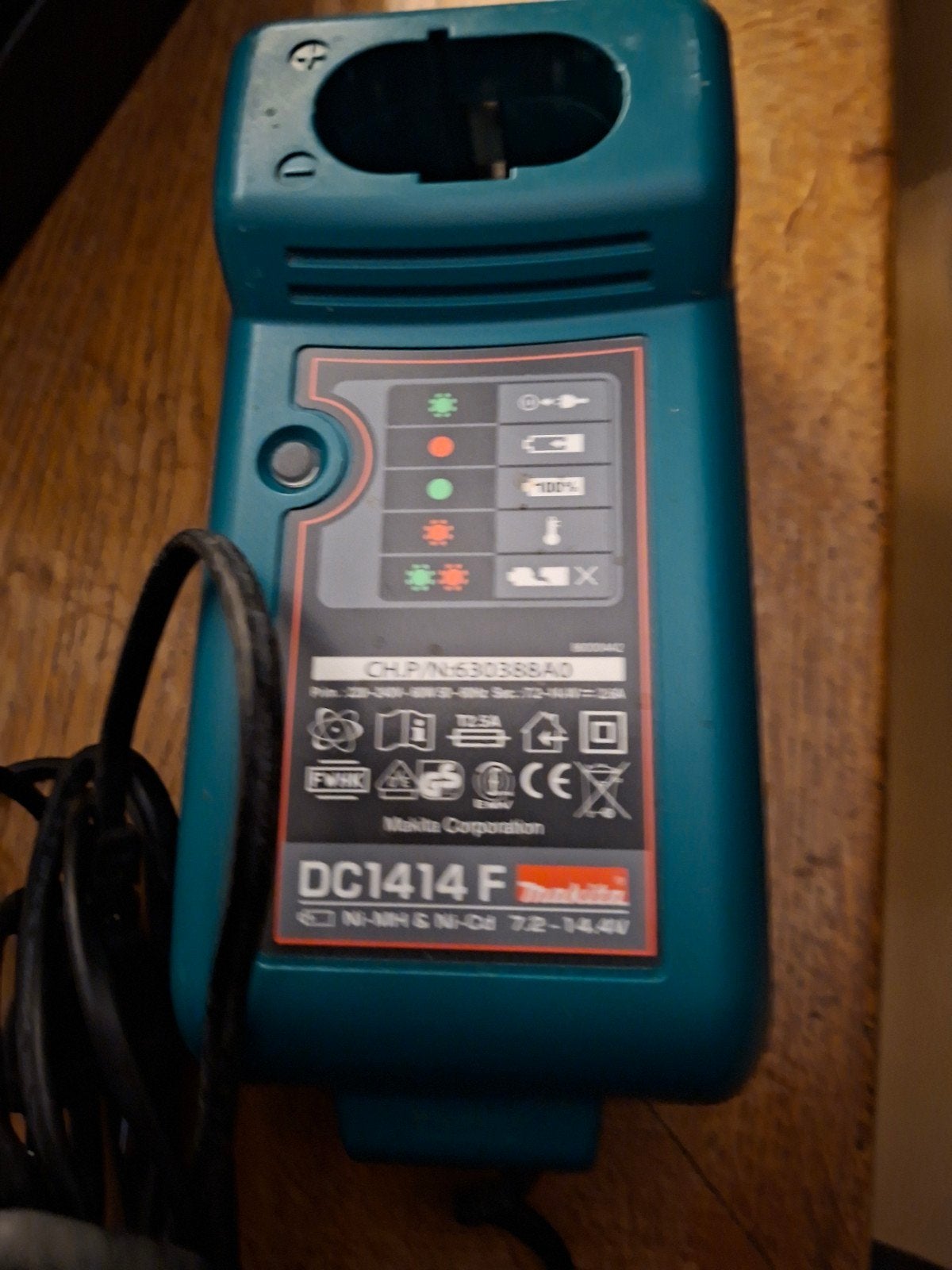 Makita DC1414F Oplader (defect), Doe-het-zelf en Verbouw, Ophalen, Gebruikt