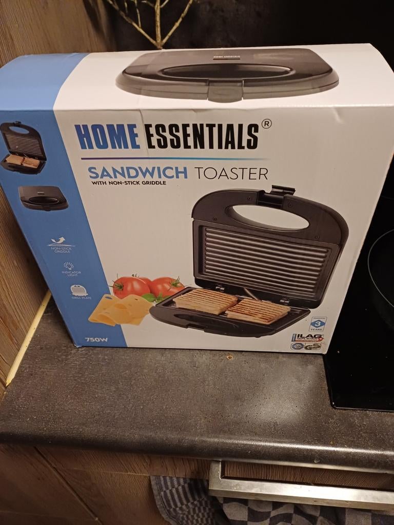 Nieuw Tostiapparaat - Home Essentials Sandwich Toaster, Overige typen, Nieuw, Ophalen of Verzenden, Zwart