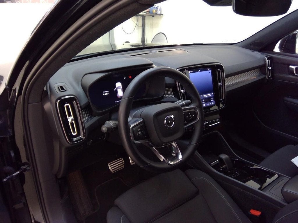Volvo XC40 Recharge Core | Cruise Control | Parkeercamera |, Auto's, Volvo, 12 maanden, Stof, Gebruikt, Zwart