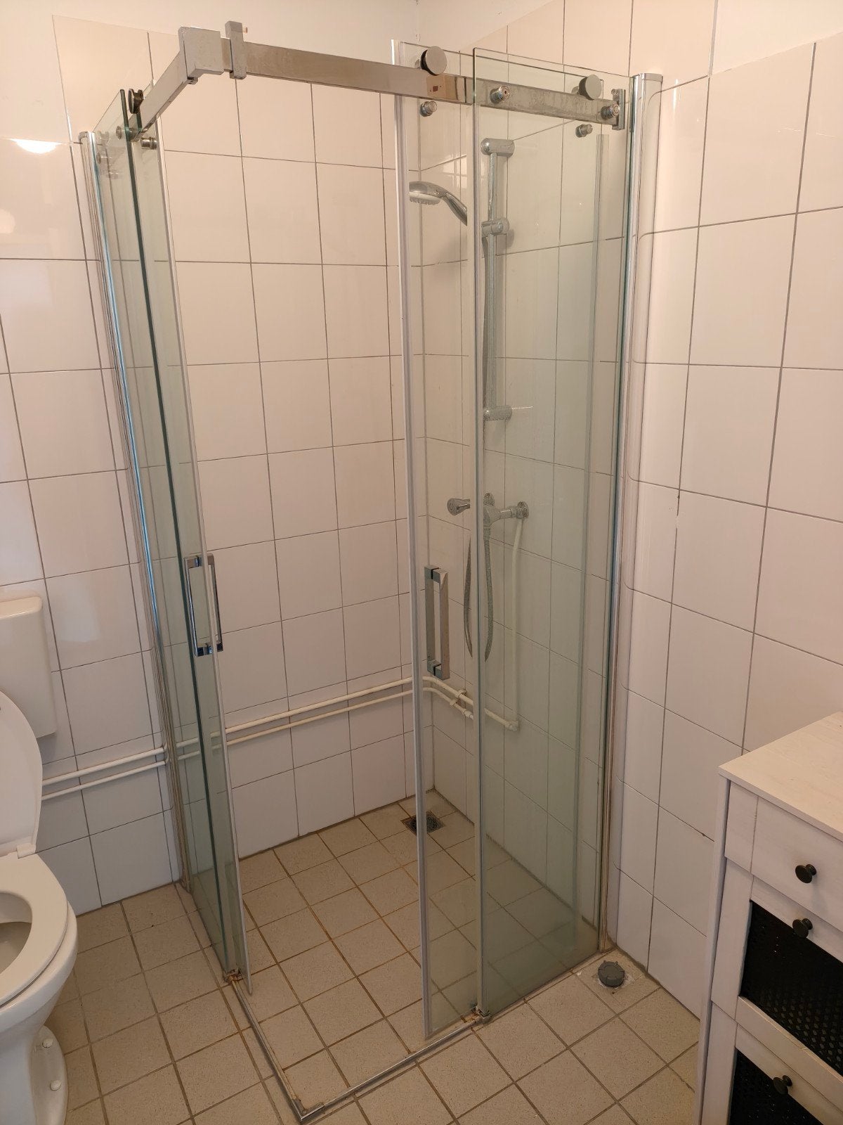 Douchecabine hoek, Ophalen