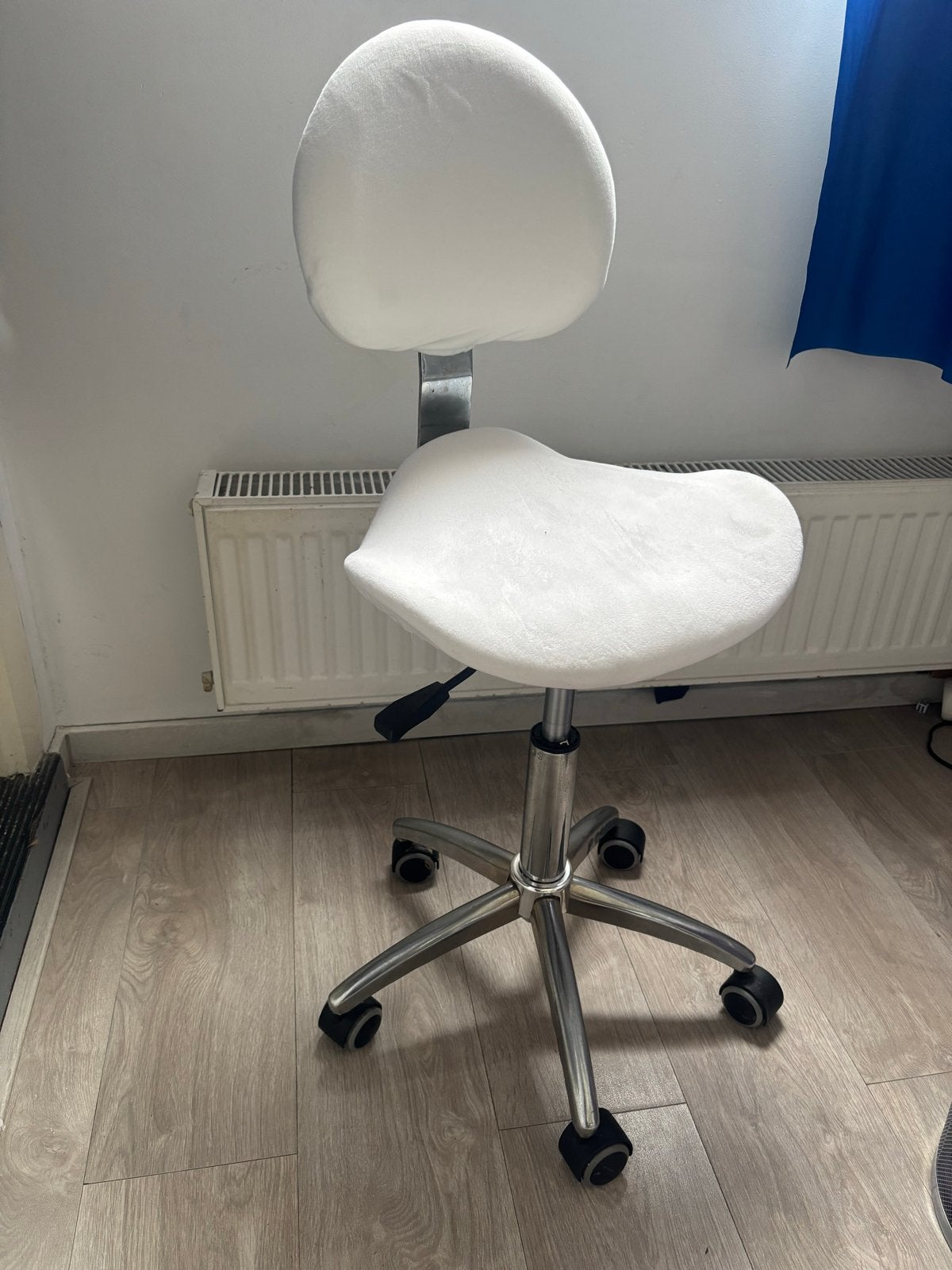 Gratis witte stoel voor schoonspecialist, Huis en Inrichting, Ophalen, Gebruikt, Balstoel, Wit