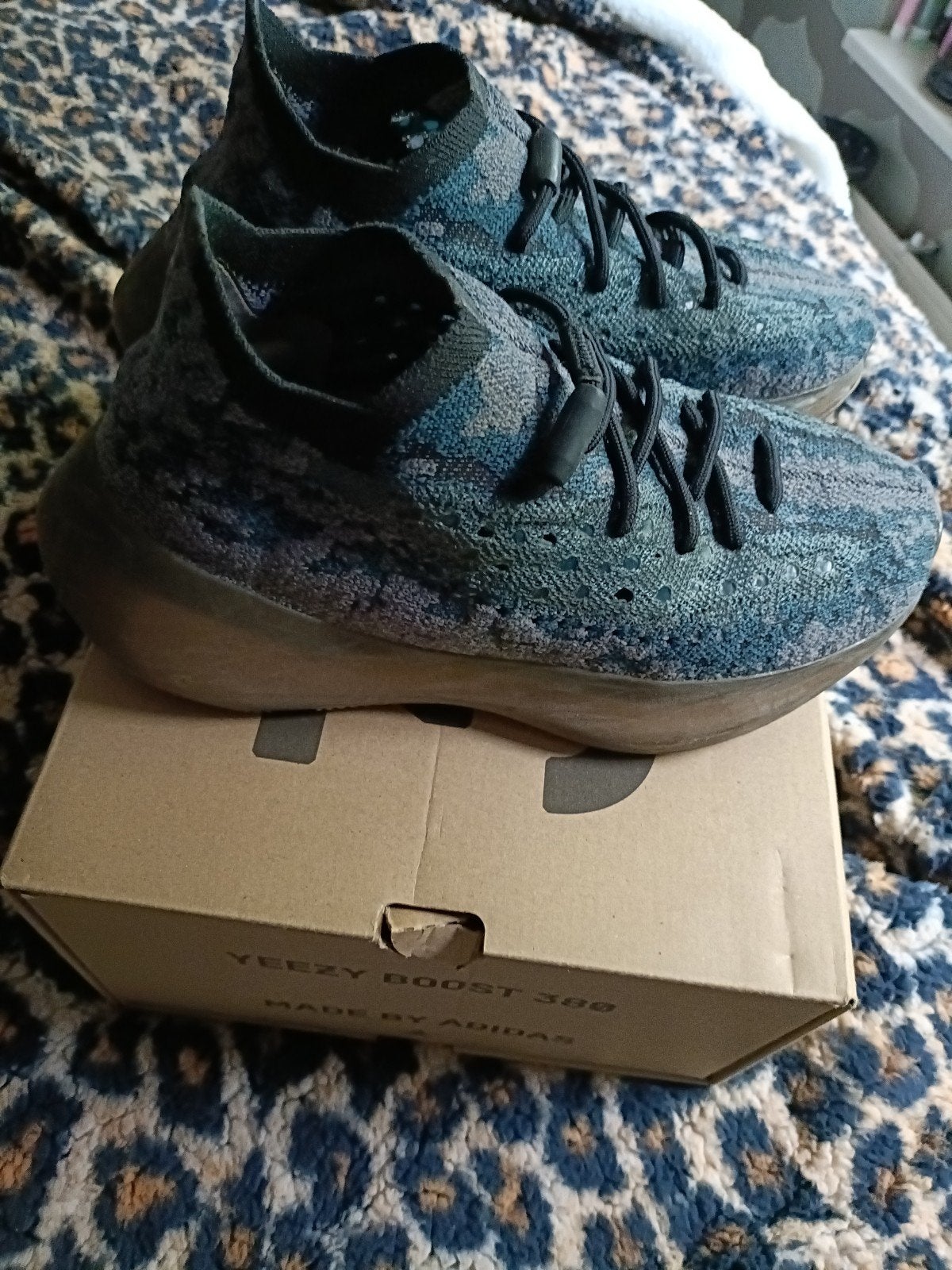 Adidas Yeezy Boost 380 Covell - Maat 40 2/3, Kleding | Heren, Schoenen, Ophalen of Verzenden, Nieuw, Blauw