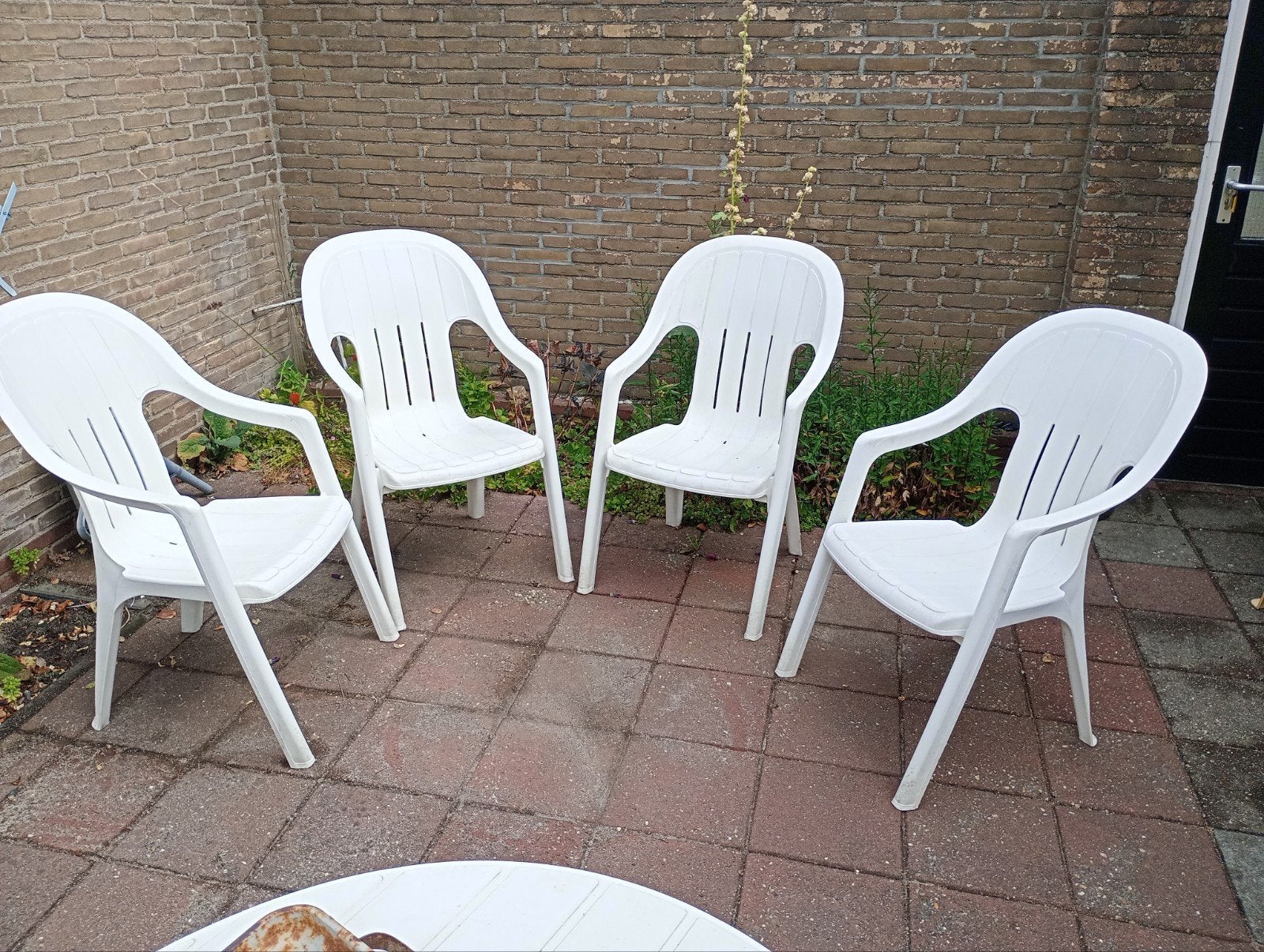 Witte kunststof tuinstoelen (4 stuks), Ophalen, Gebruikt, Kunststof, Stapelbaar