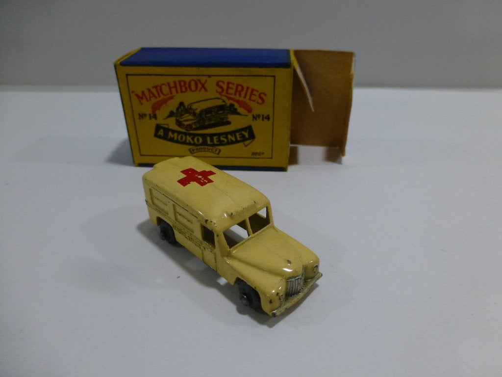 Matchbox No. 14 Daimler ambulance met doosje, Ophalen of Verzenden, Zo goed als nieuw, Auto