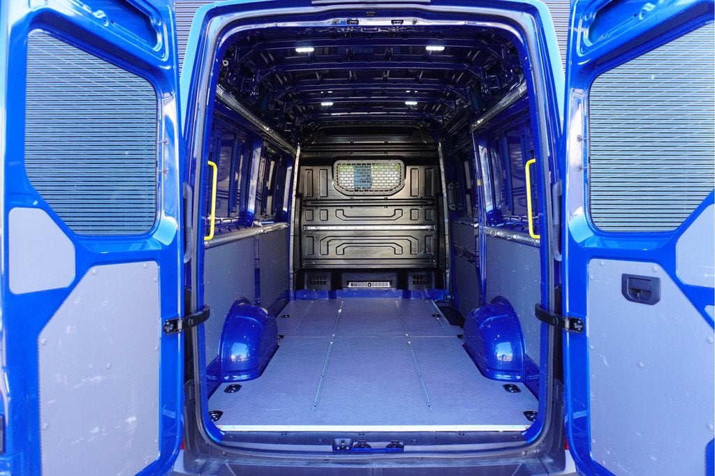 Volkswagen Crafter 180pk Automaat L3H3/L2H2 LED Apple Carpla, Auto's, Stof, Gebruikt, Zwart, 4 cilinders
