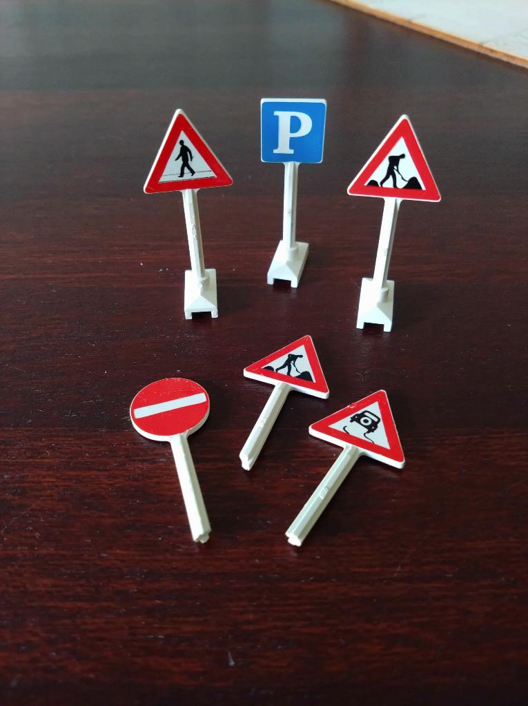 Lego vintage Verkeersborden 3 hele + 3 zonder voetje, Ophalen of Verzenden, Gebruikt, Lego, LEGOLAND