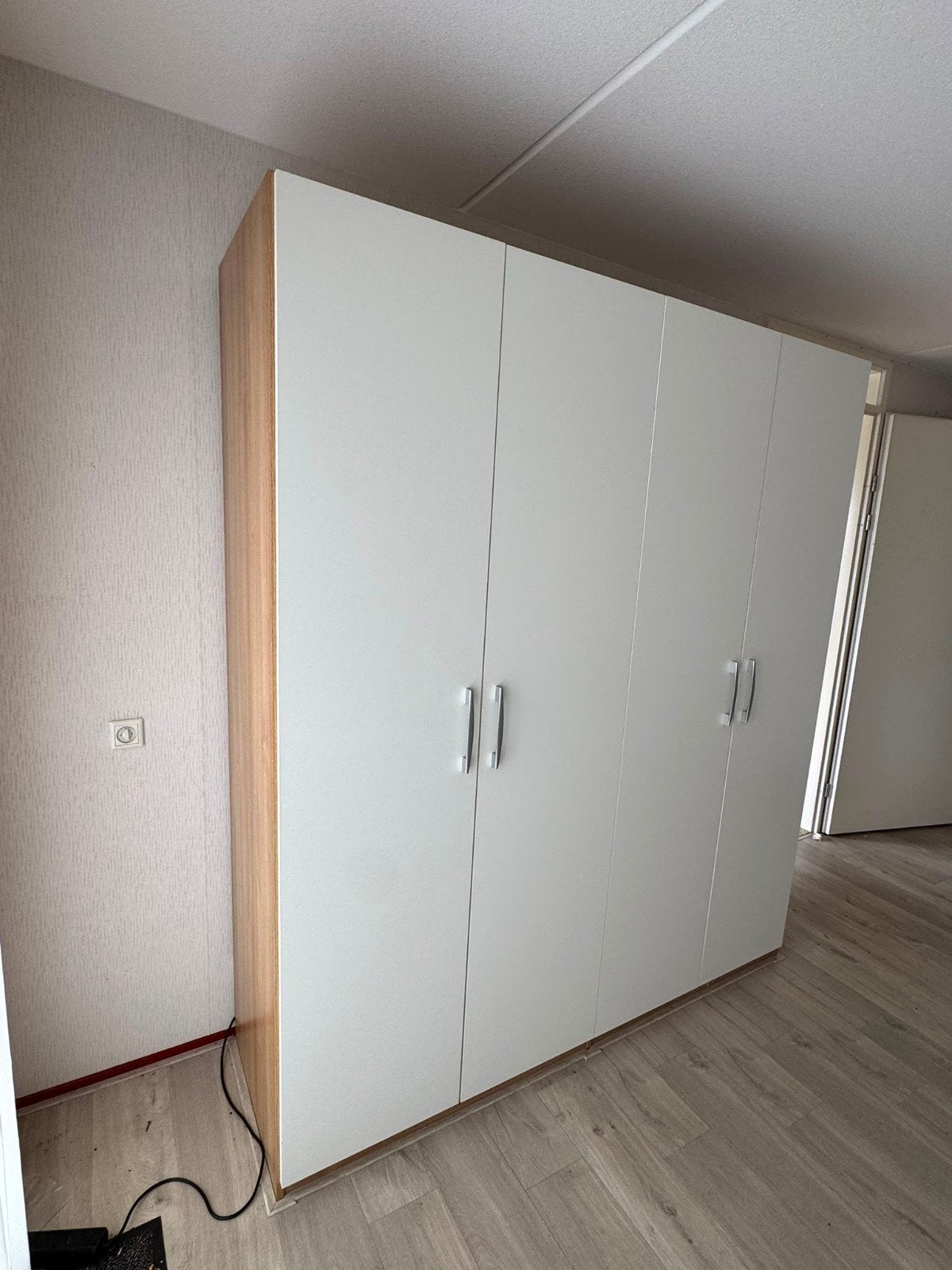 4 deurs kledingkast, Ophalen, ., ., 50 tot 75 cm