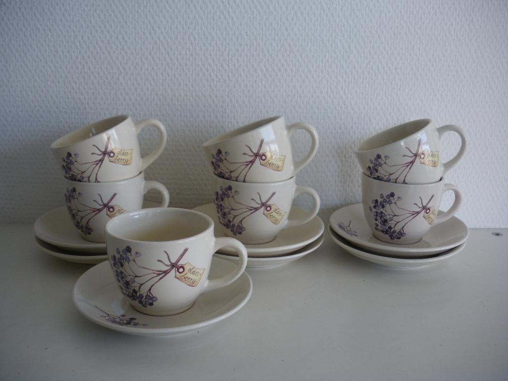 Jet Elderberry servies, Ophalen of Verzenden, Zo goed als nieuw, Aardewerk, Bord(en)