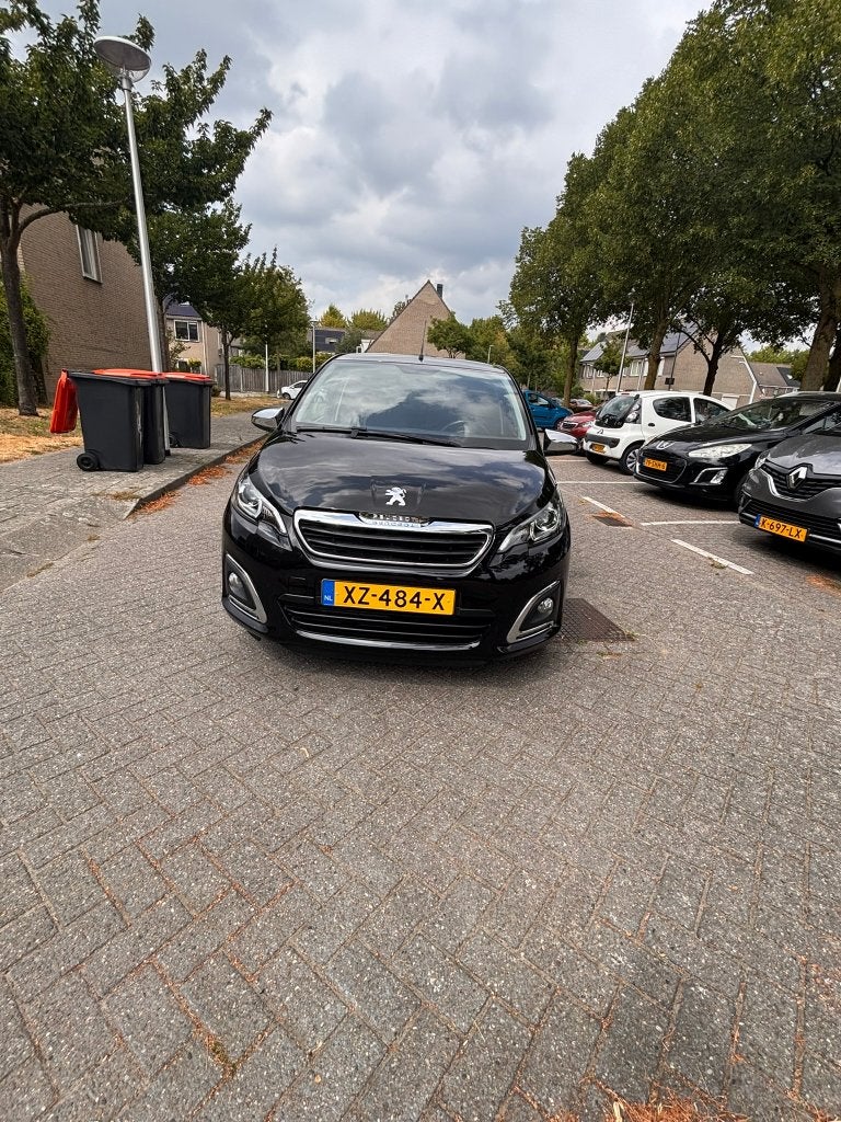 Zeer mooie, goed onderhouden en luxe Peugeot 108 ALLURE, Auto's, Voorwielaandrijving, Stof, Zwart, Origineel Nederlands