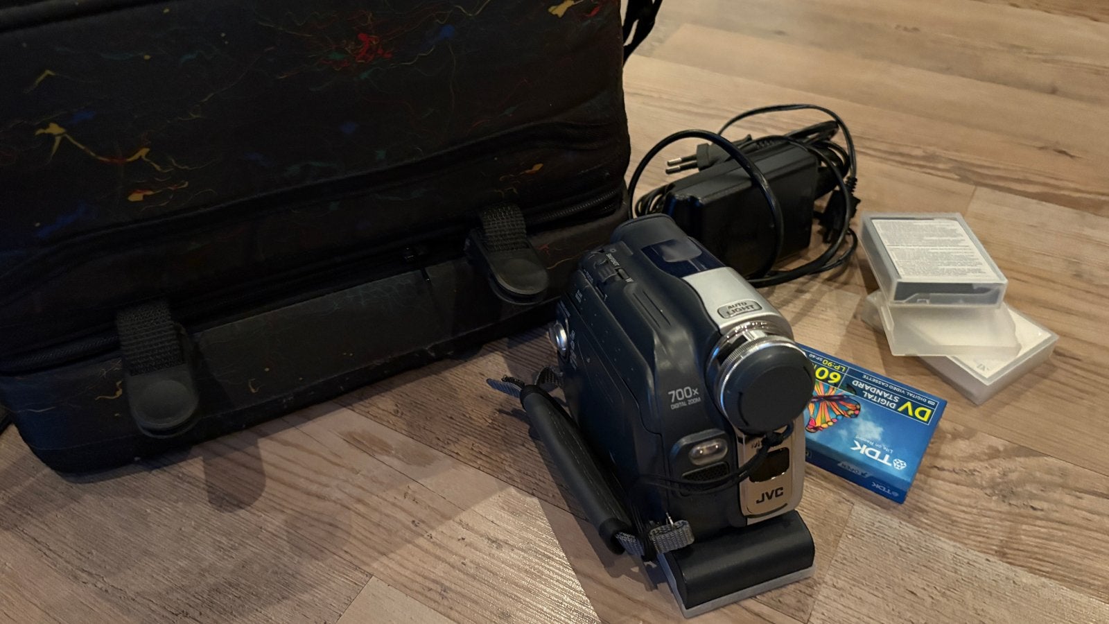 JVC Digitale Videocamera met tas, 2 accu's en 3 DAT tapes, Gebruikt, JVC, Overige soorten, Ophalen of Verzenden