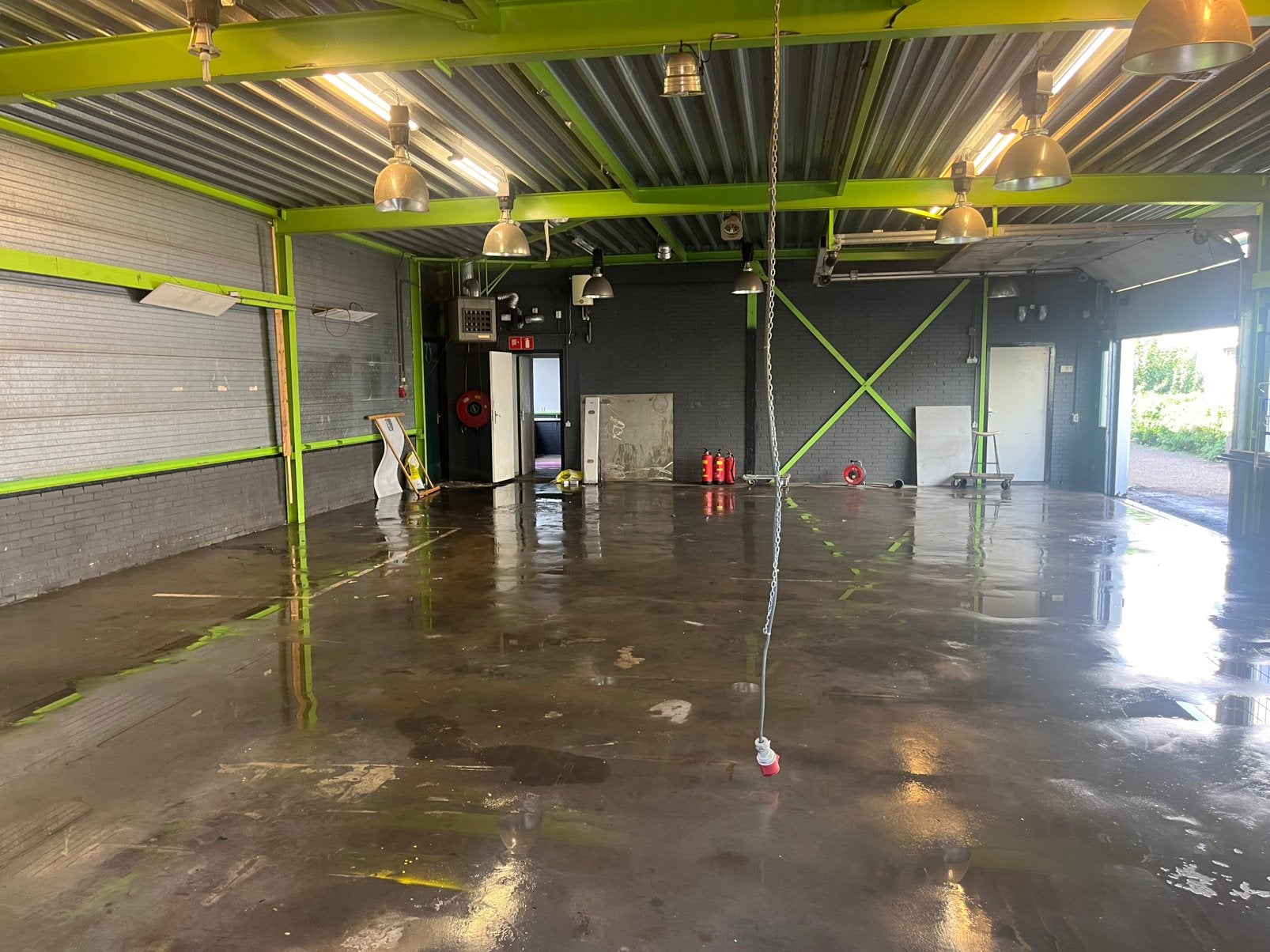 180m2 bedrijfs/opslagruimte in Woerden met buiten opslag!, Bedrijfsruimte