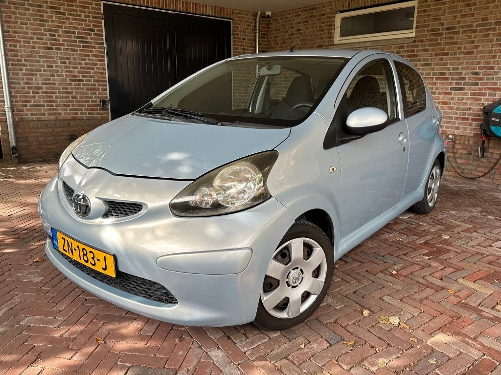 Toyota Aygo - 5 Deurs - 2005, Voorwielaandrijving, Stof, Zwart, 68 pk