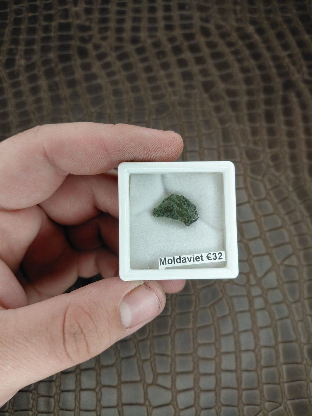 Prachtige Moldaviet speciment €32 edelsmid, Sieraden, Tassen en Uiterlijk, Edelstenen, Verzenden, Nieuw