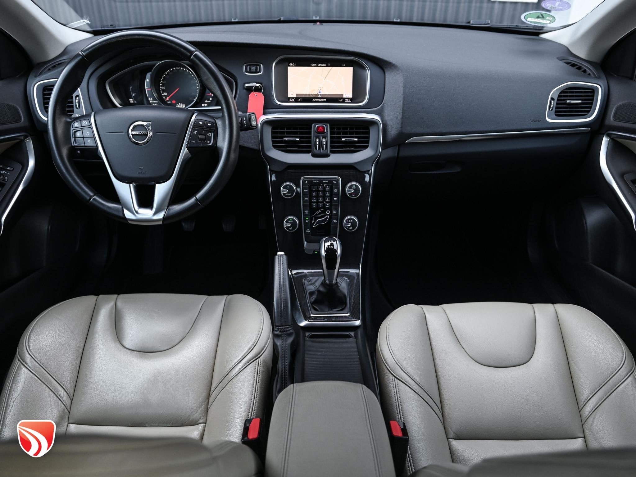 Volvo V40 2.0 T2 Nordic+ 122pk | Trekhaak | Clima | Cruise |, Auto's, Volvo, Voorwielaandrijving, Dealer onderhouden, Gebruikt