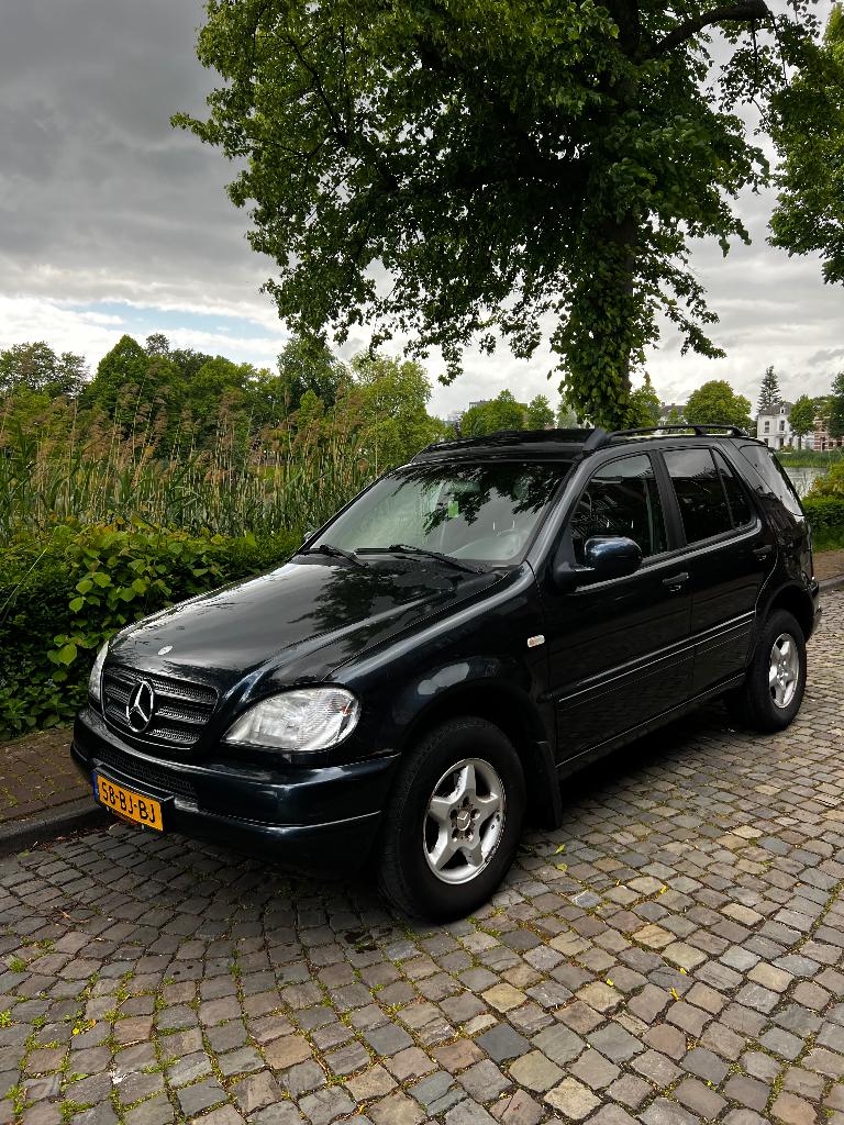 Mercedes ML270 Grijs Kenteken Veel onderhoud APK 03-2027, Auto's, Automaat, Zwart, Blauw, 163 pk