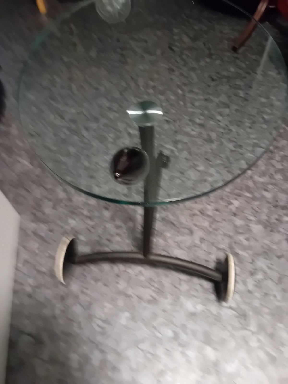Glazen bijzettafel op wieltjes, 53 cm hoog, 50 cm glasplaat, Huis en Inrichting, Tafels | Sidetables, Ophalen