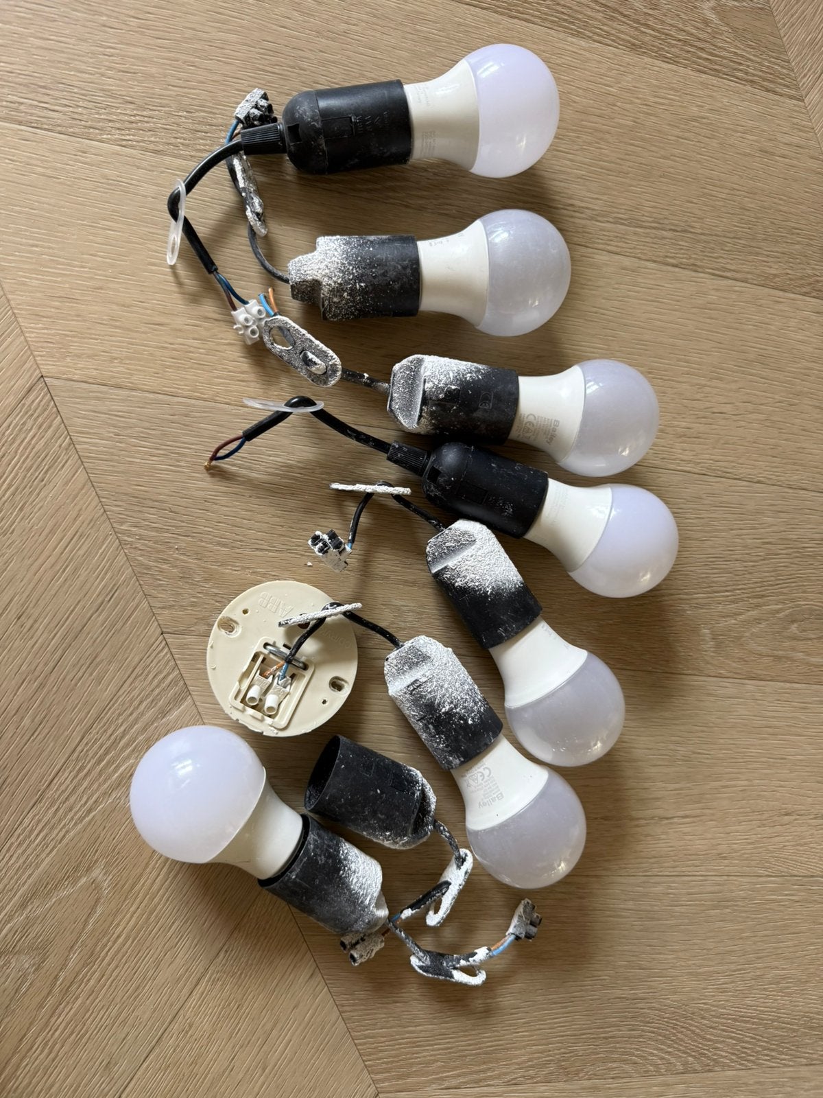 Verhuisfitting 8x E27 met lampen, Ophalen, Gebruikt, E27 (groot), Led-lamp