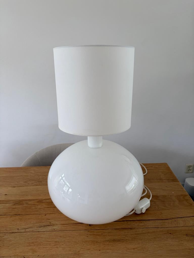 Witte tafellamp met bolvoet en cilinderkap, Ophalen, Nvt, Nvt, Nvt