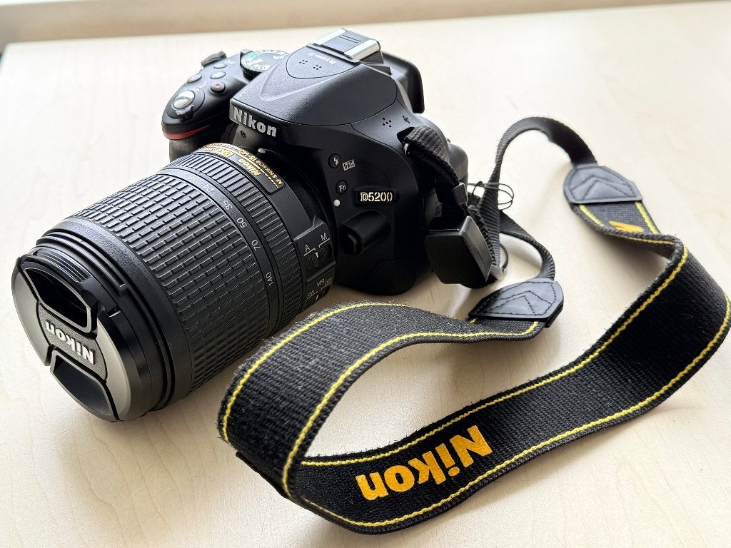 Nikon AF-S DX Nikkor 18-55mm f/3.5-5.6G VR, Spiegelreflex, Ophalen of Verzenden, Zo goed als nieuw, 24 megapixels