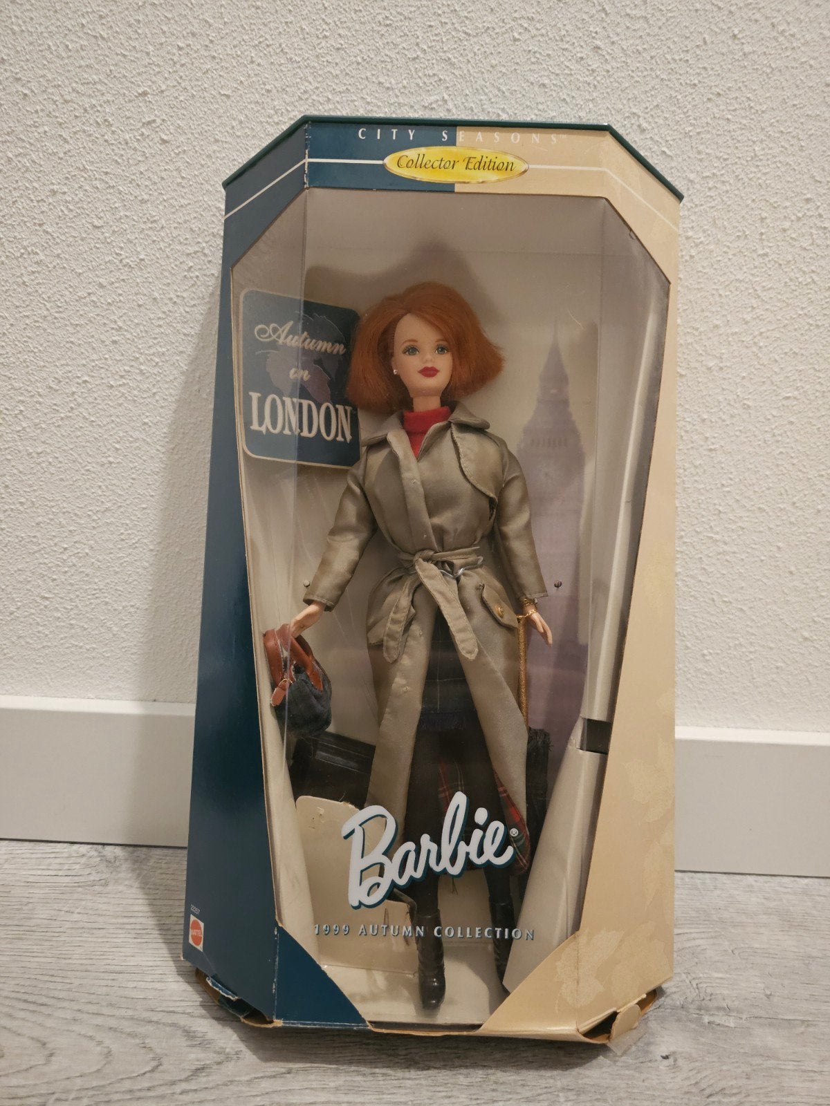 Barbie Collector Edition Autumn in London 1999, Ophalen of Verzenden, Gebruikt, Barbie