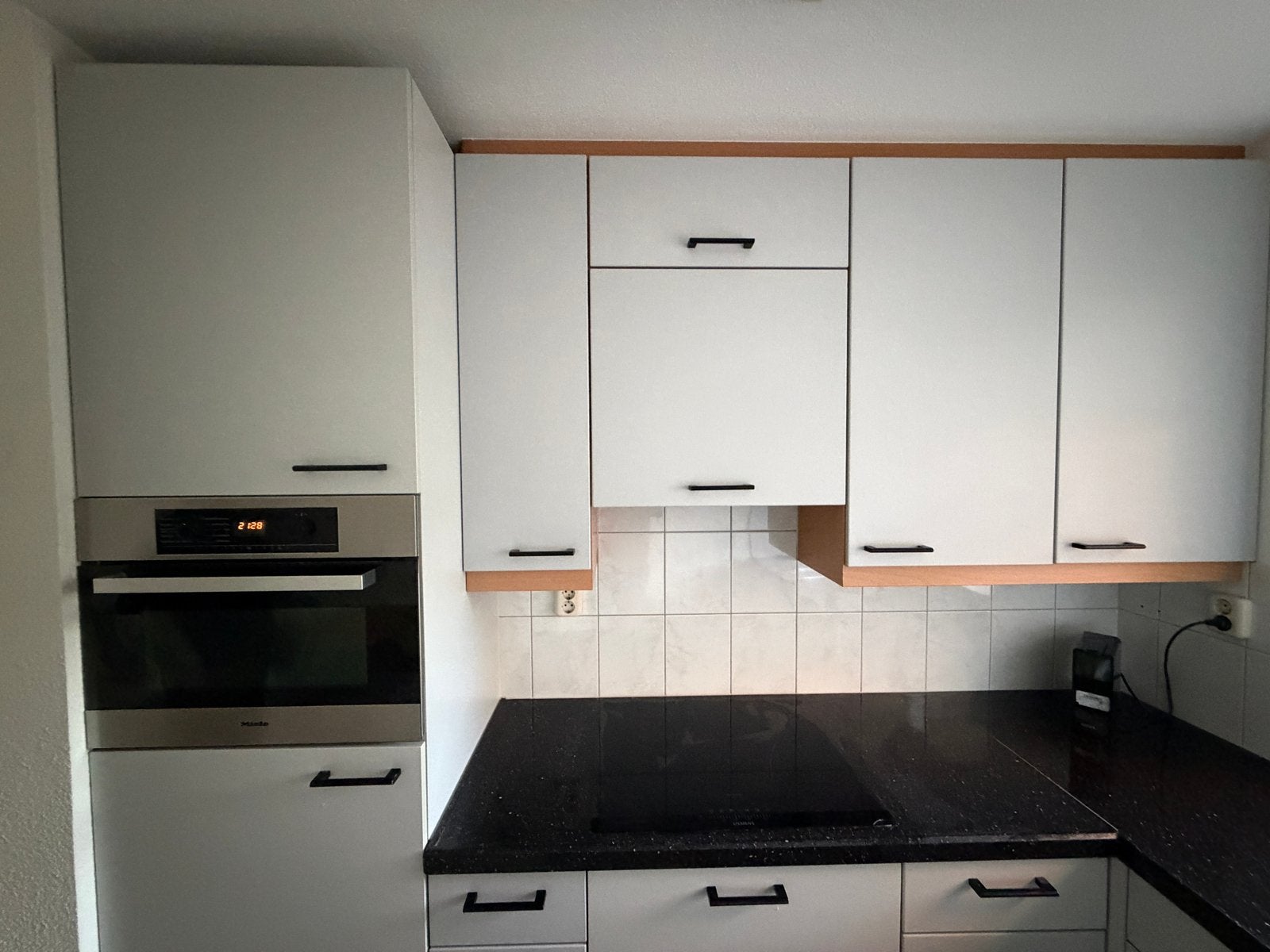Moderne hoekkeuken met Siemens en Miele apparatuur, Ophalen, Gebruikt, Wit, Hoekkeuken