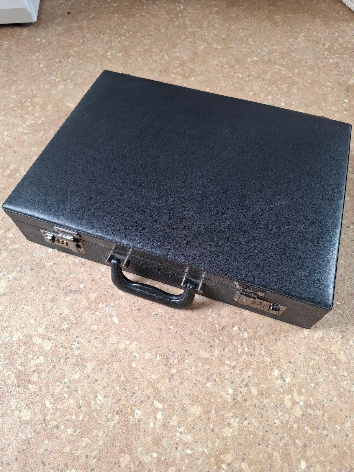 Sky leren attache koffertje, Sieraden, Tassen en Uiterlijk, Koffers, Ophalen of Verzenden, Zo goed als nieuw, Minder dan 35 cm
