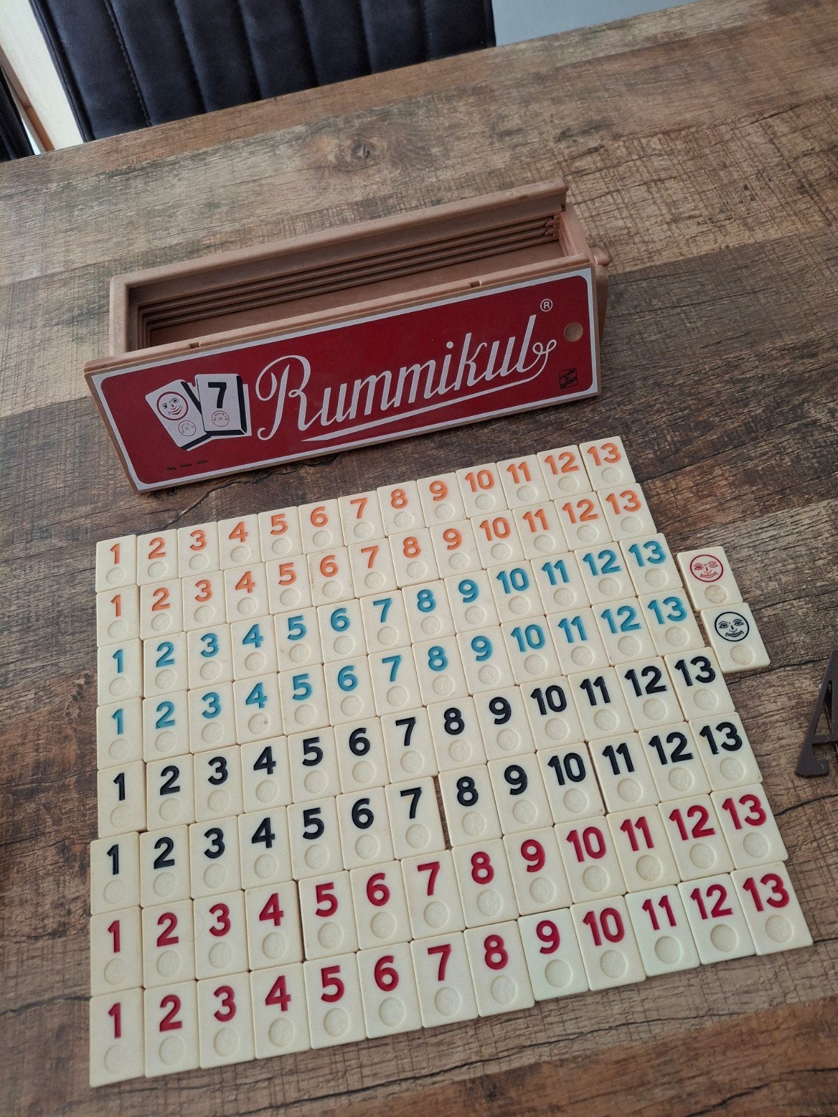 Rummikub in kunststof cassette, Ophalen of Verzenden, Gebruikt