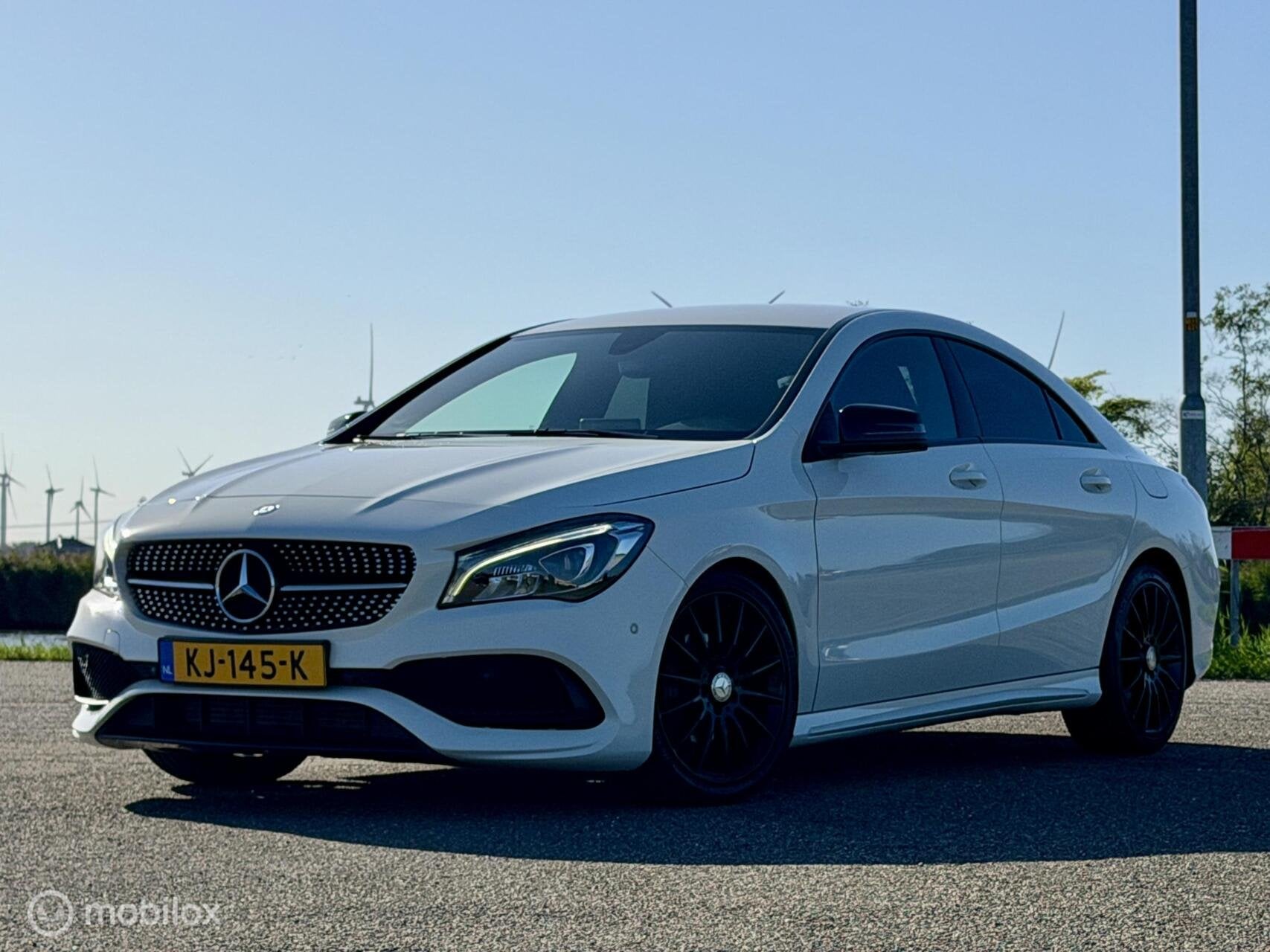 Mercedes CLA-klasse 180 Automaat AMG Night Edition Plus, Auto's, Mercedes-Benz, Voorwielaandrijving, Gebruikt, Euro 6, 715 kg