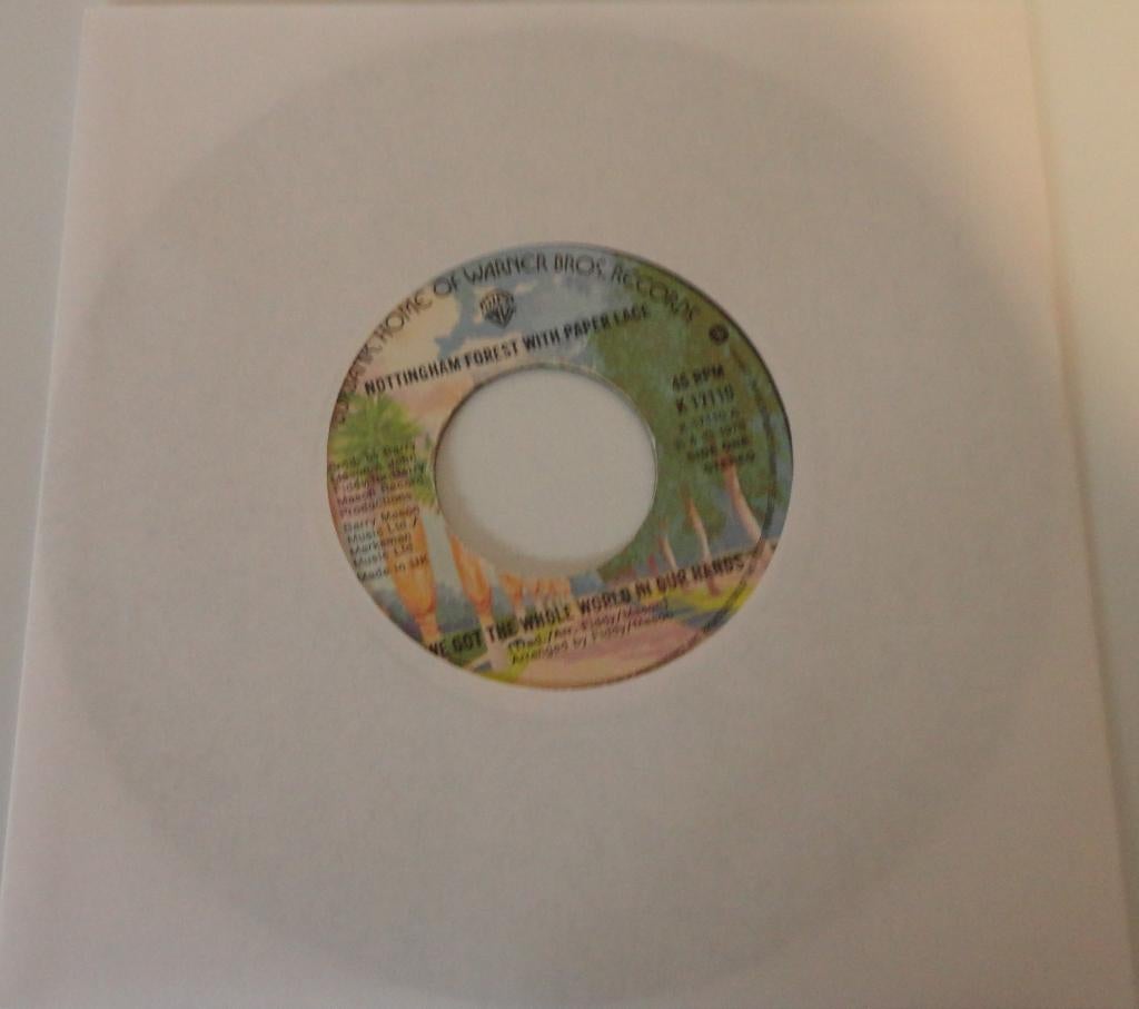 Nottingham Forest & Paper Lace > We got the whole world in, Cd's en Dvd's, Vinyl Singles, Gebruikt, 7 inch, Single, Ophalen of Verzenden