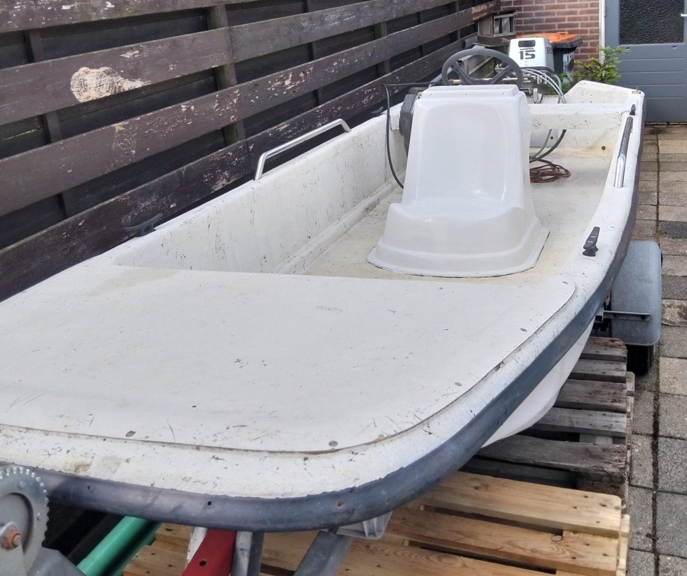 Caroline Skiff, Ophalen
