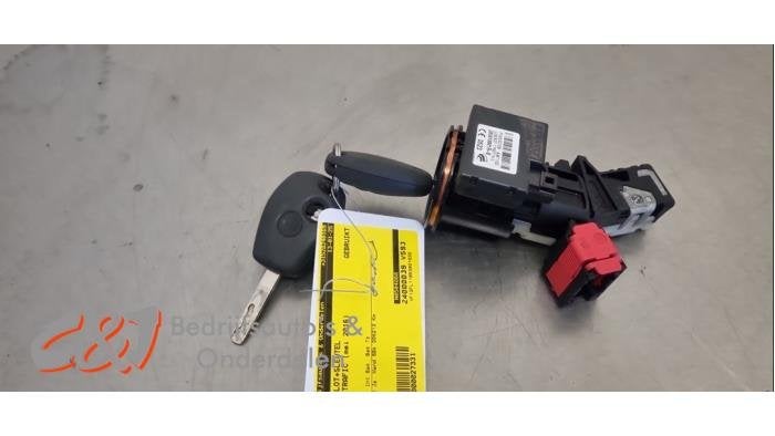 Kontaktslot + Sleutel van een Renault Trafic, Gebruikt, -, Renault, -
