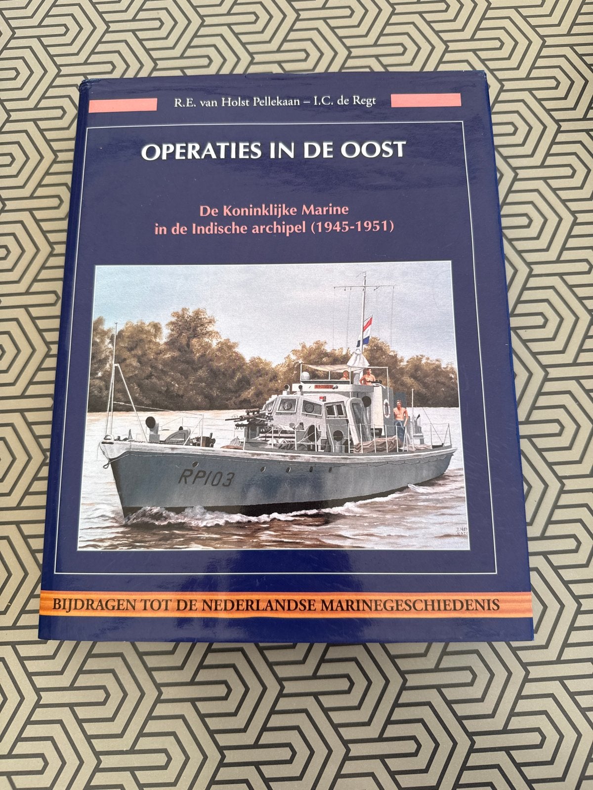Operaties in de Oost: Koninklijke Marine Indische archipel, Ophalen of Verzenden, 1945 tot heden, Zo goed als nieuw, Marine