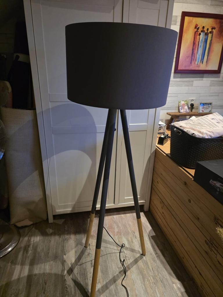 Zuiver Vloerlamp - Stijlvolle Driepoot Lamp met Zwarte Kap, Ophalen, Modern, Scandinavisch, 100 tot 150 cm, Zo goed als nieuw