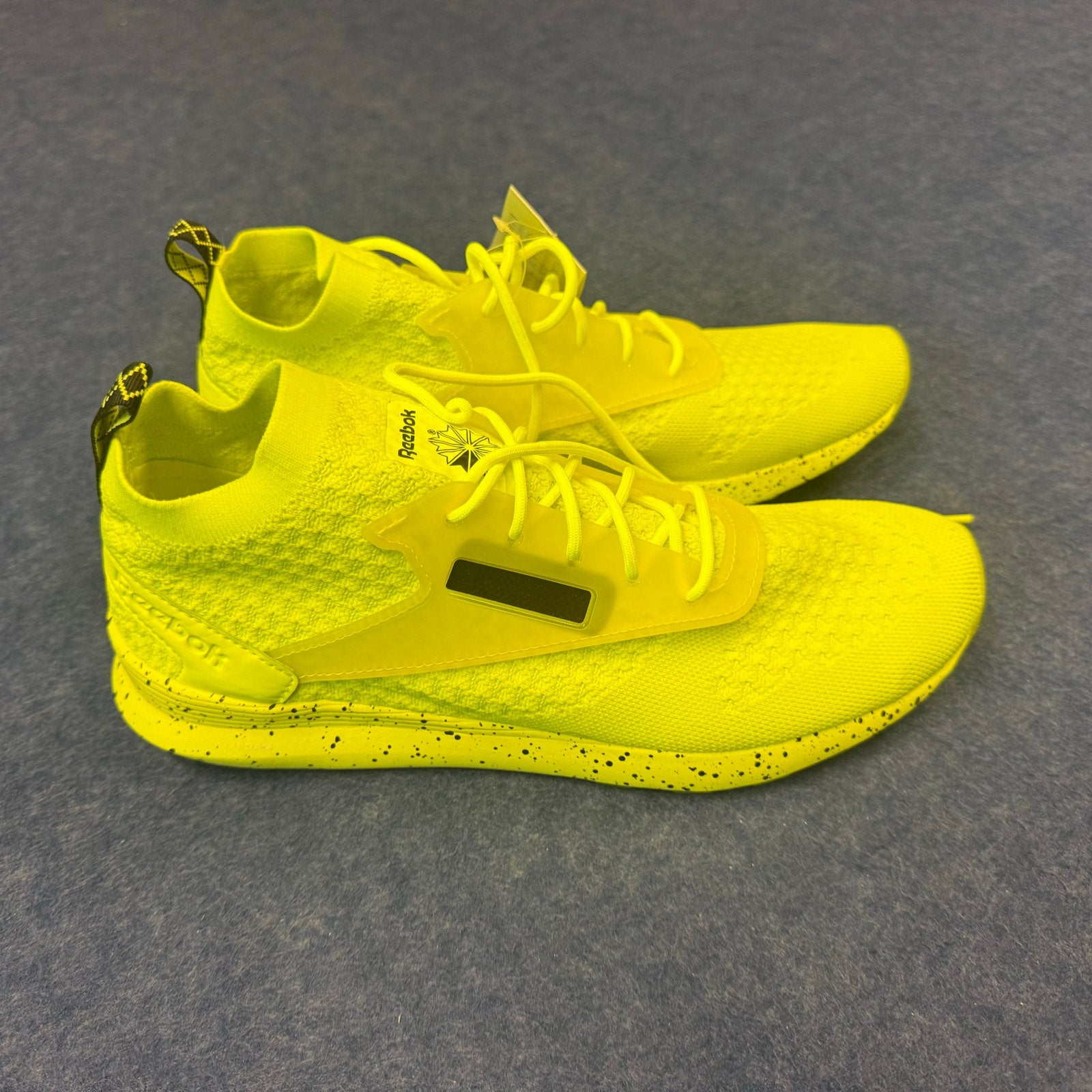 Reebok Sportschoenen - Neon Geel - Maat 43, Kleding | Dames, Schoenen, Ophalen of Verzenden, Nieuw, Geel, Sportschoenen