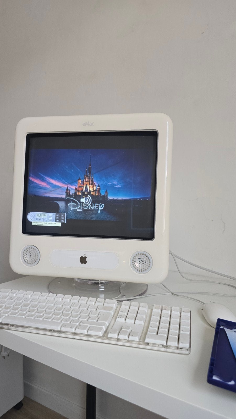 Apple eMac uit 2002 - zeer nette staat met Tilt and Swivel, Computers en Software, Ophalen