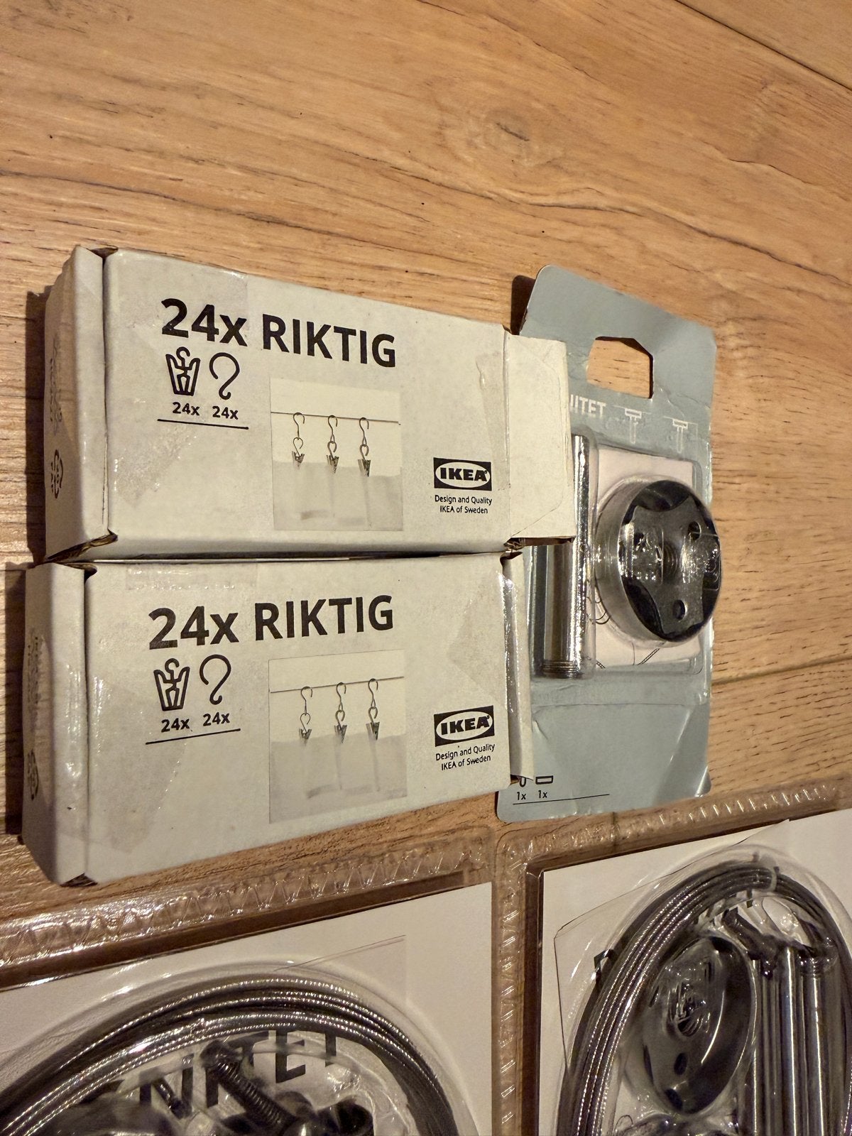 IKEA Dignitet gordijnroede en Riktig gordijnhaken, Huis en Inrichting, Stoffering | Gordijnen en Lamellen, Inclusief montageonderdelen