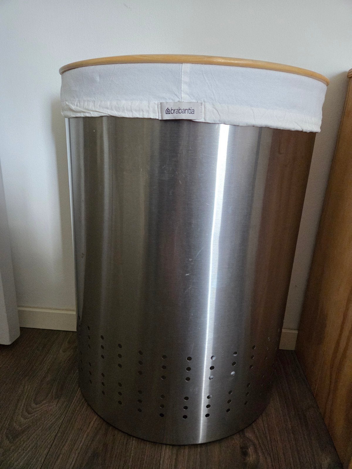Brabantia Wasbox - RVS met houten deksel en waszak, Huis en Inrichting, Ophalen, 50 – 75, Zo goed als nieuw, Rvs