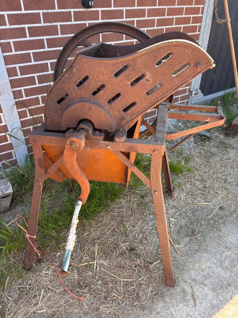 Antieke bietensnijder 2 stuks, Antiek en Kunst, Antiek | Gereedschap en Instrumenten, Ophalen