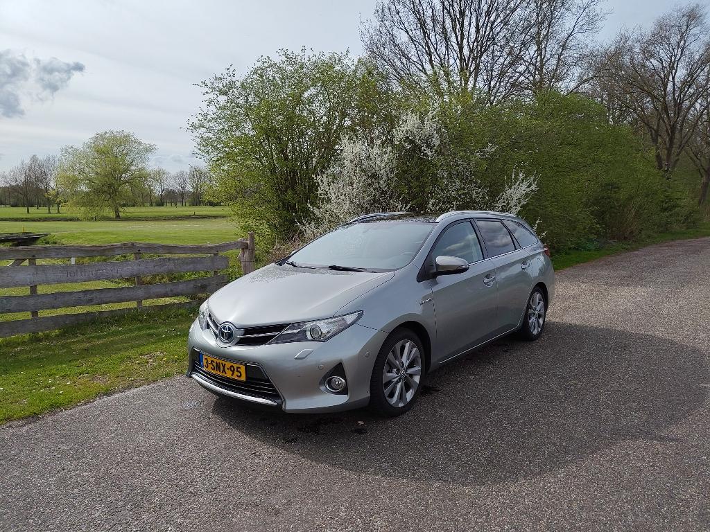 Toyota Auris 1.8 Hybrid Touring | Trekhaak | Panoramadak, Auto's, Toyota, Euro 5, Zwart, Leder en Stof, Origineel Nederlands
