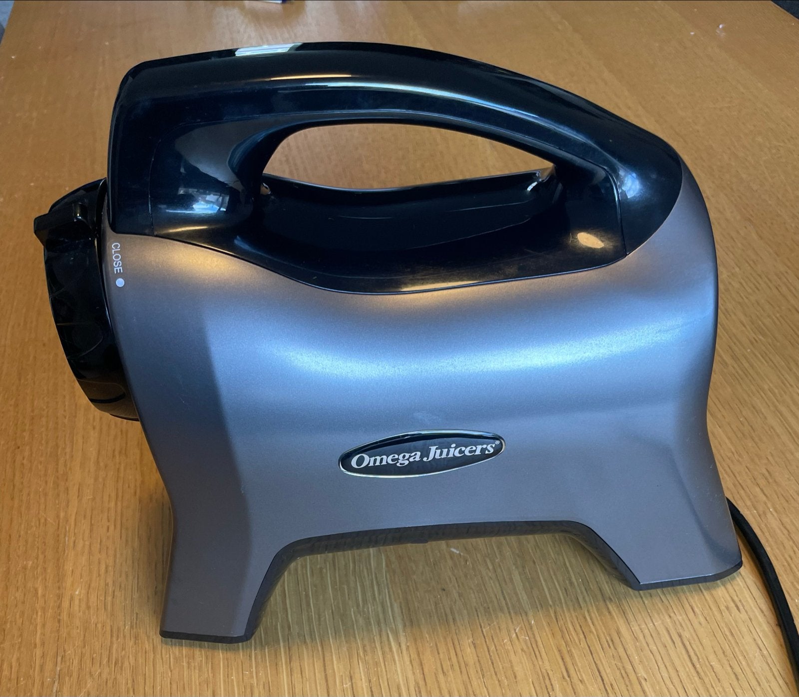 Omega Juicers Slowjuicer - Krachtige en Stille Sapmachine, Ophalen, Gebruikt, Elektrisch, Slowjuicer